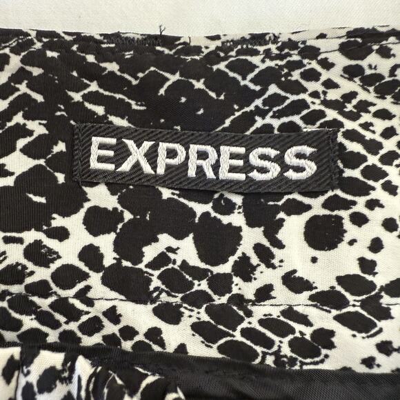 Express Black & White Snake Print Shorts with Pockets - Size 4 - Picture 2 of 6